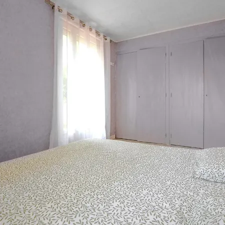 3 Bedroom Awesome In Holiday home