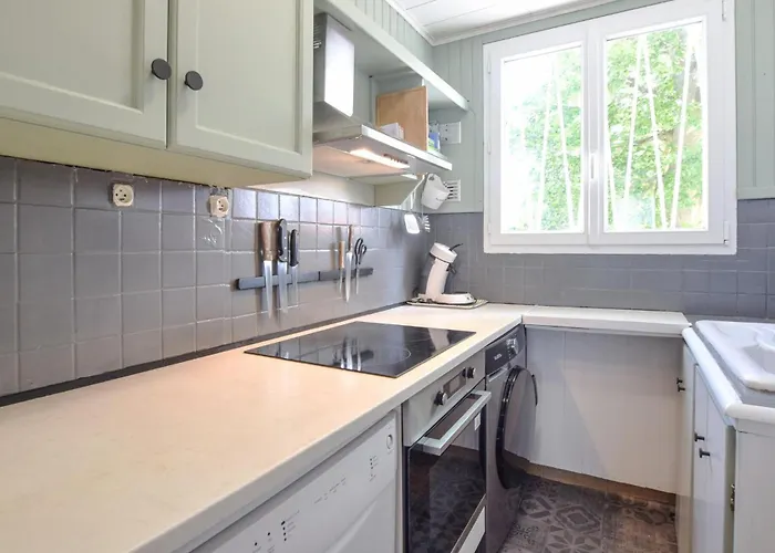 3 Bedroom Awesome In * Кабур