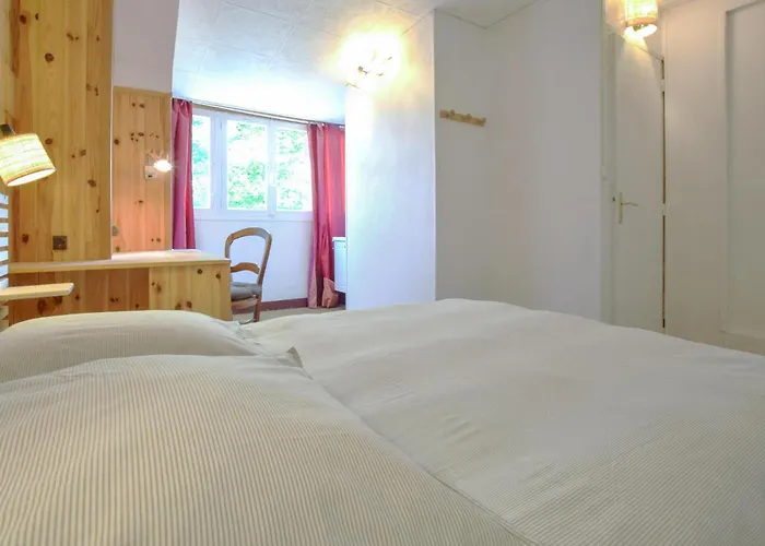 Дом отдыха 3 Bedroom Awesome In Кабур