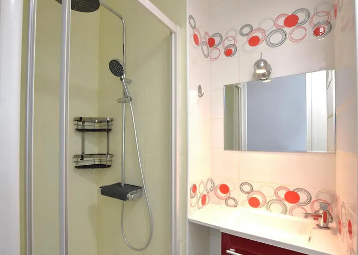 3 Bedroom Awesome In Кабур