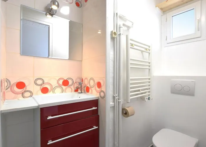 3 Bedroom Awesome In Кабур