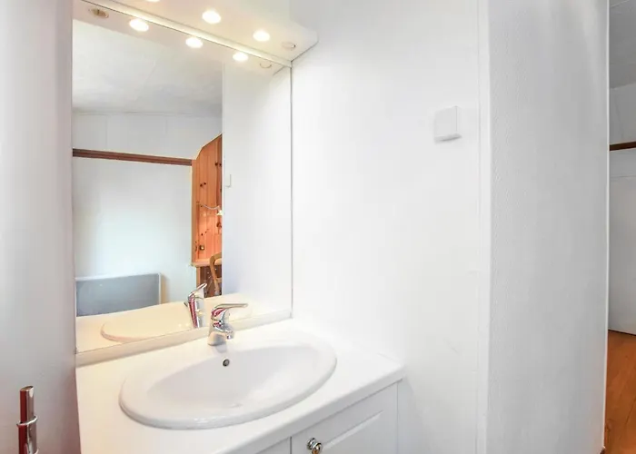 3 Bedroom Awesome In Кабур